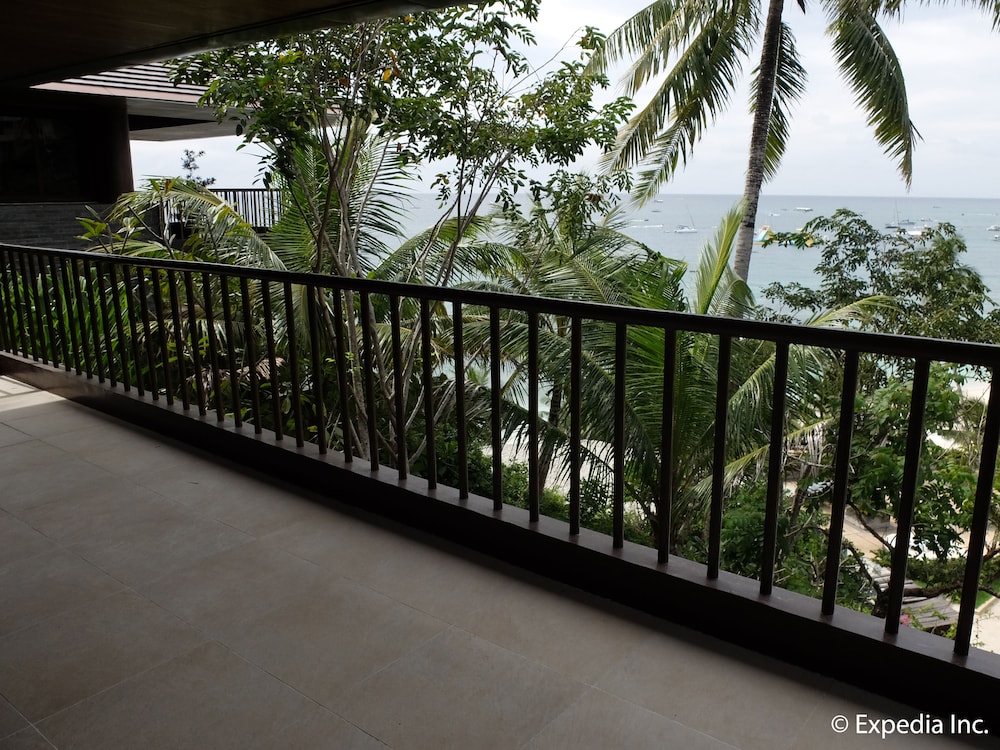 Premier Suite King - Photo 18