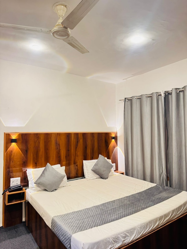 Deluxe Double Room, Balcony, Mountain View