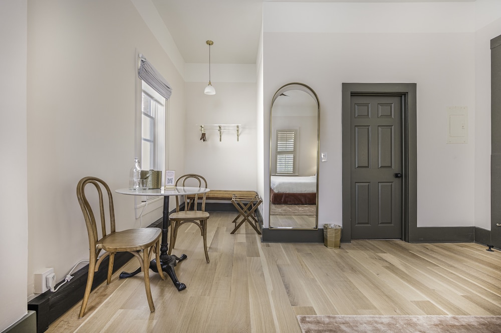 1 King Bedroom photo 3