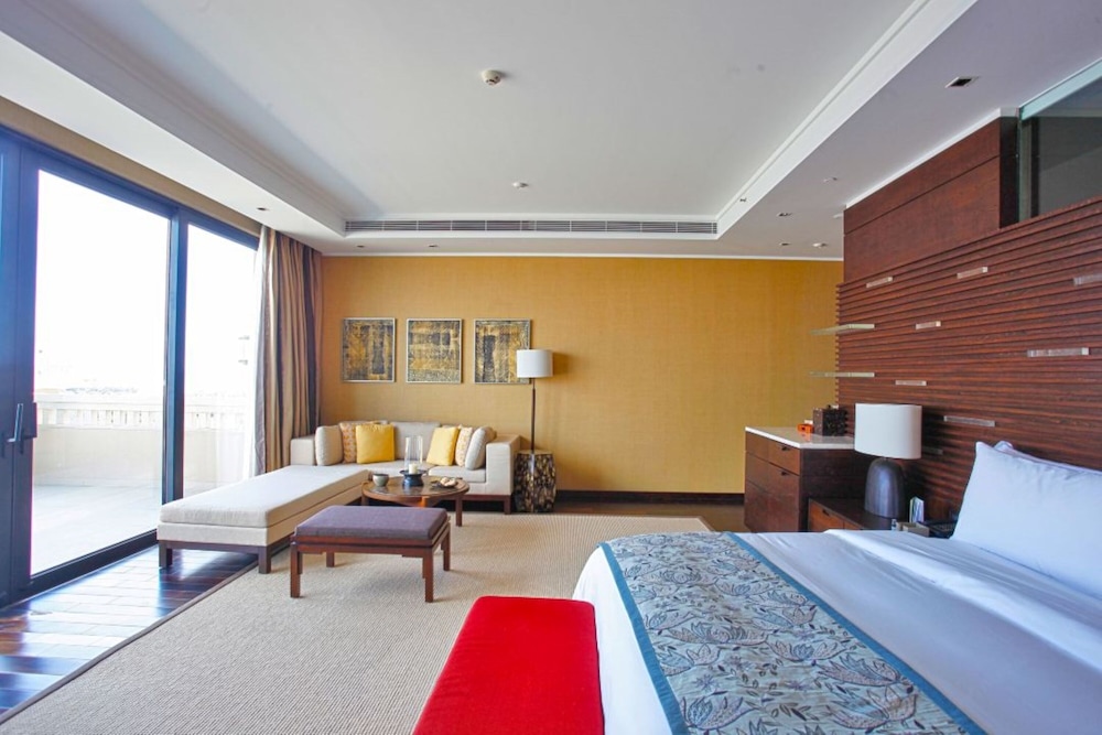 Suite, 1 Double Bed (The Writer's)