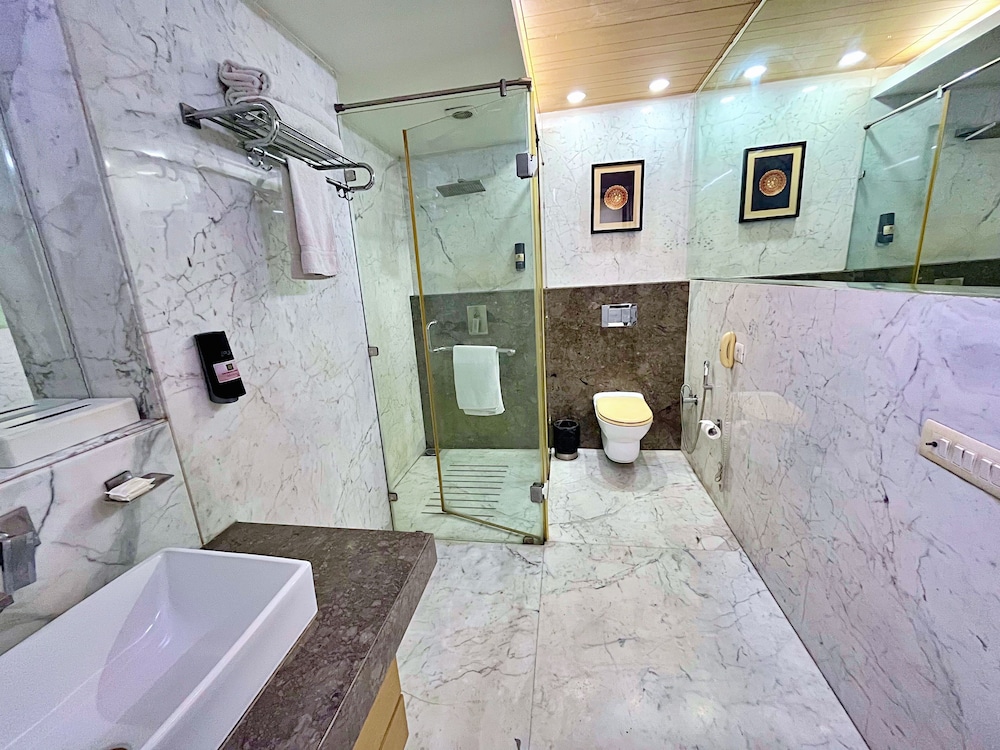 Premium Double or Twin Room - Photo 2