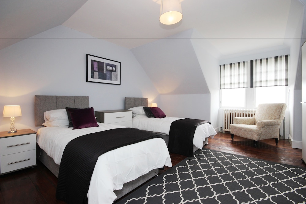 House, 4 Bedrooms photo 1