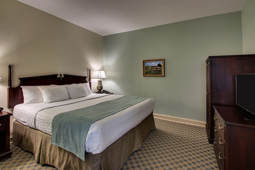 Suite, 1 Bedroom (1 King, 1 Queen and 1 Sofa Bed) photo 3