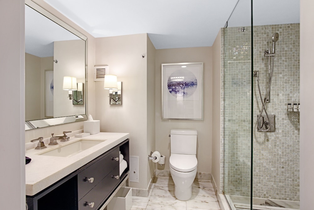 Junior Suite, 1 Queen Bed (Premier) - Photo 4