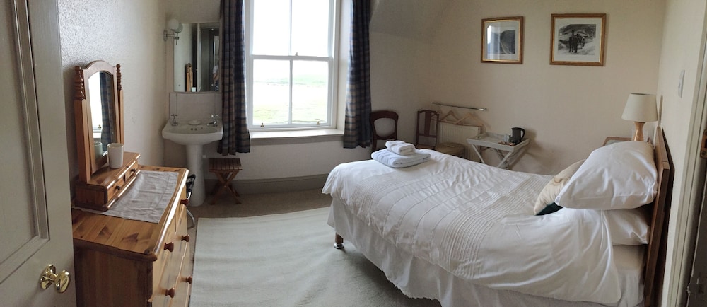 Single Room, Shared Bathroom photo 1