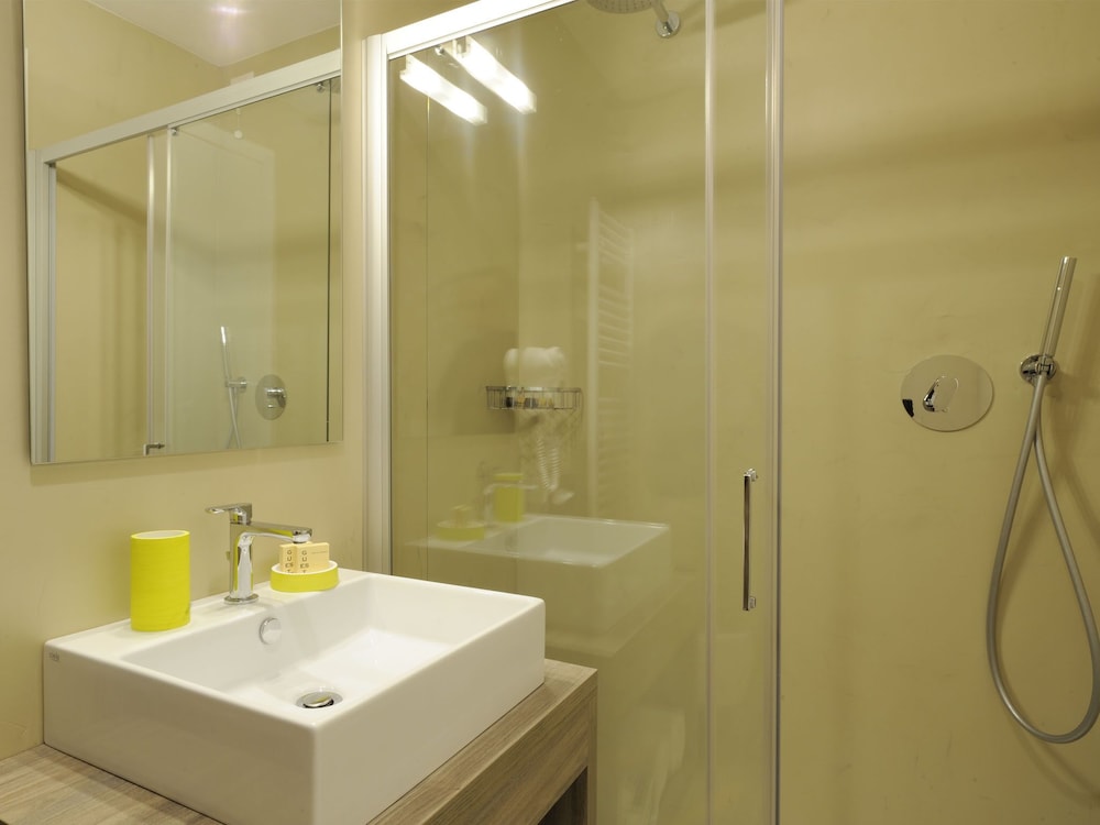Double or Twin Room - Photo 3