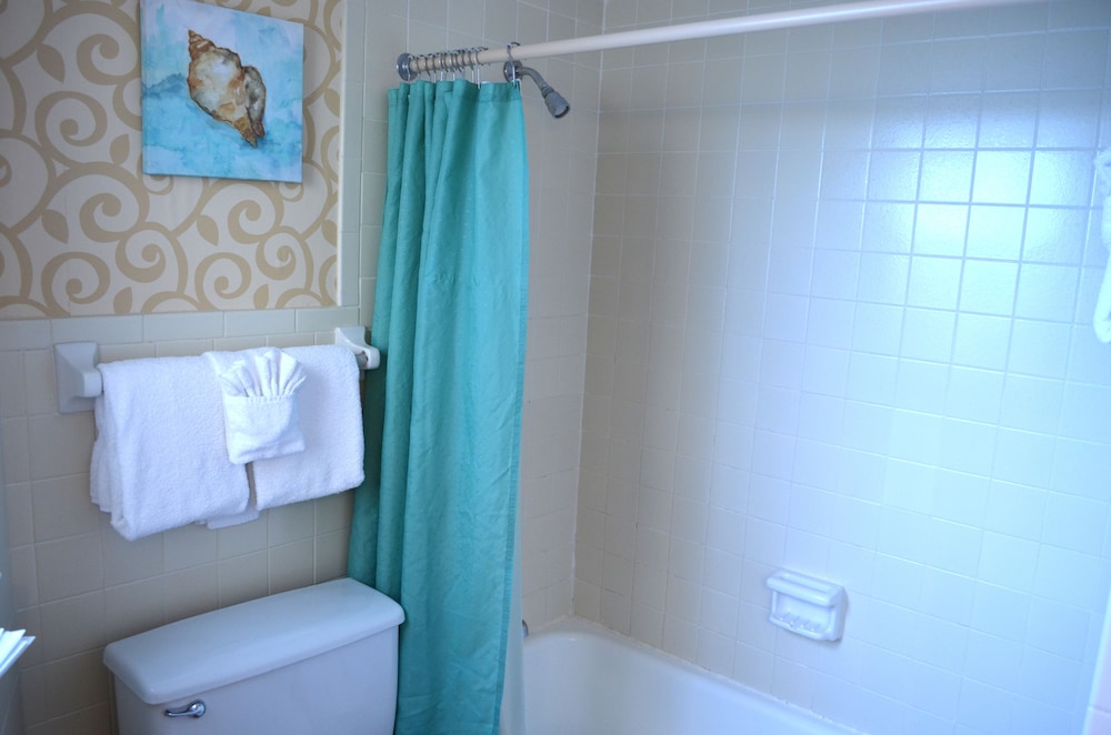 Non-View Guest Room, 2 Queen Beds, Non-Smoking photo 3