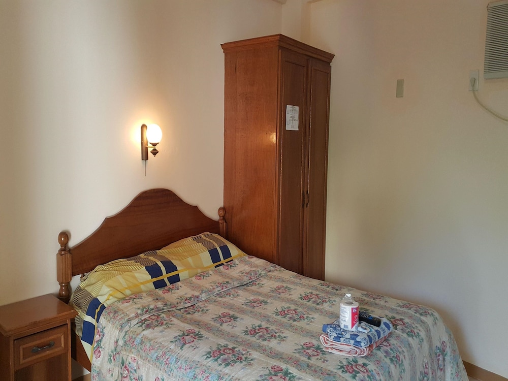 Standard Room, 1 Queen Bed photo 1
