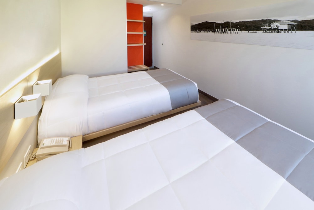 Room, 2 Twin Beds - Photo 11