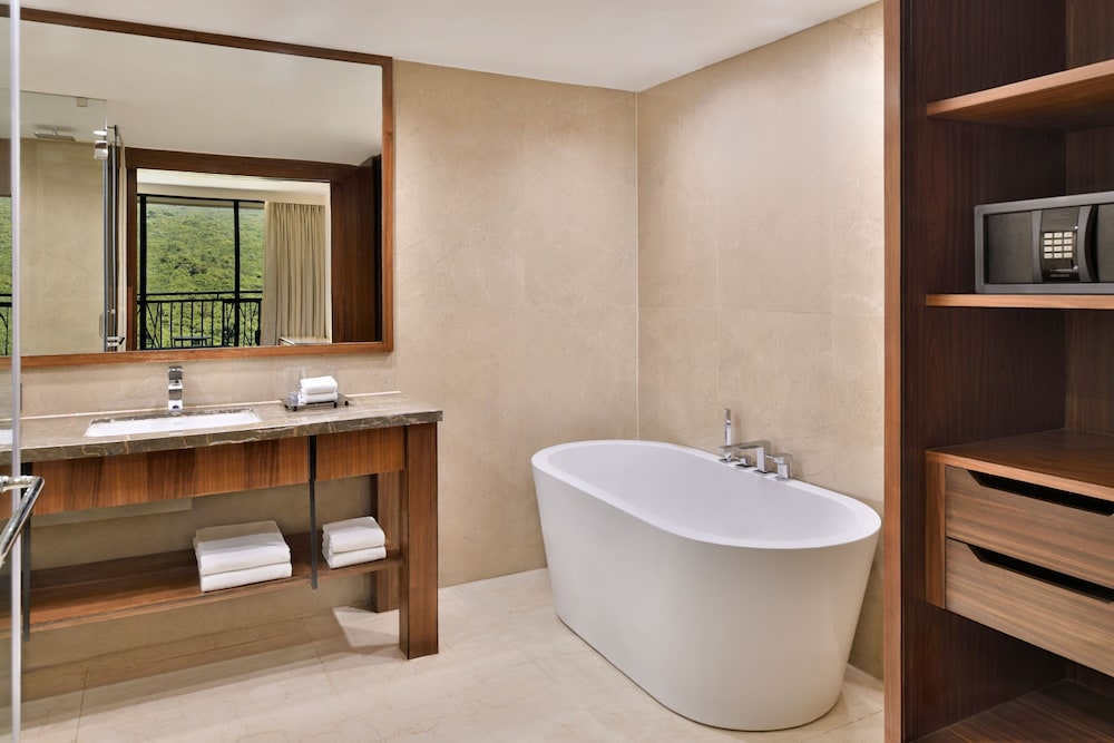 Signature Suite, 1 Bedroom, Non Smoking, Valley View (Balcony) - Photo 4