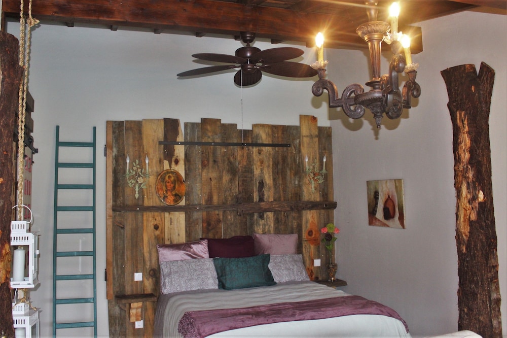 Deluxe Studio Suite, 1 Bedroom, Sauna, Pool View photo 3
