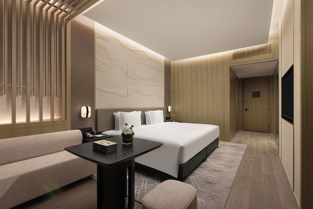 Standard Room, 1 King Bed, Club Lounge Access photo 2