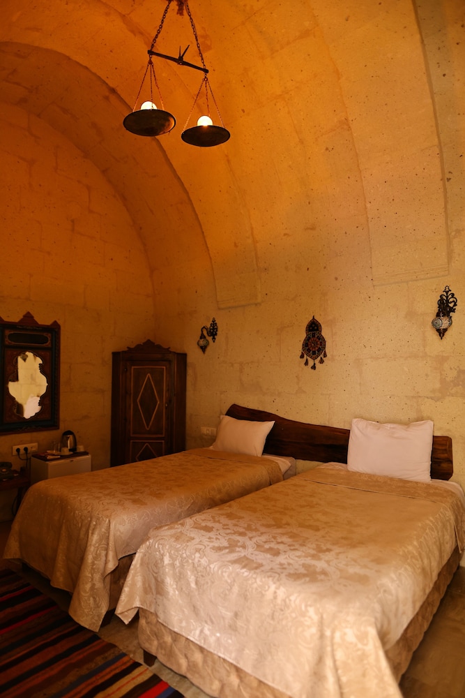 Stone/Arch Room- 103 photo 3