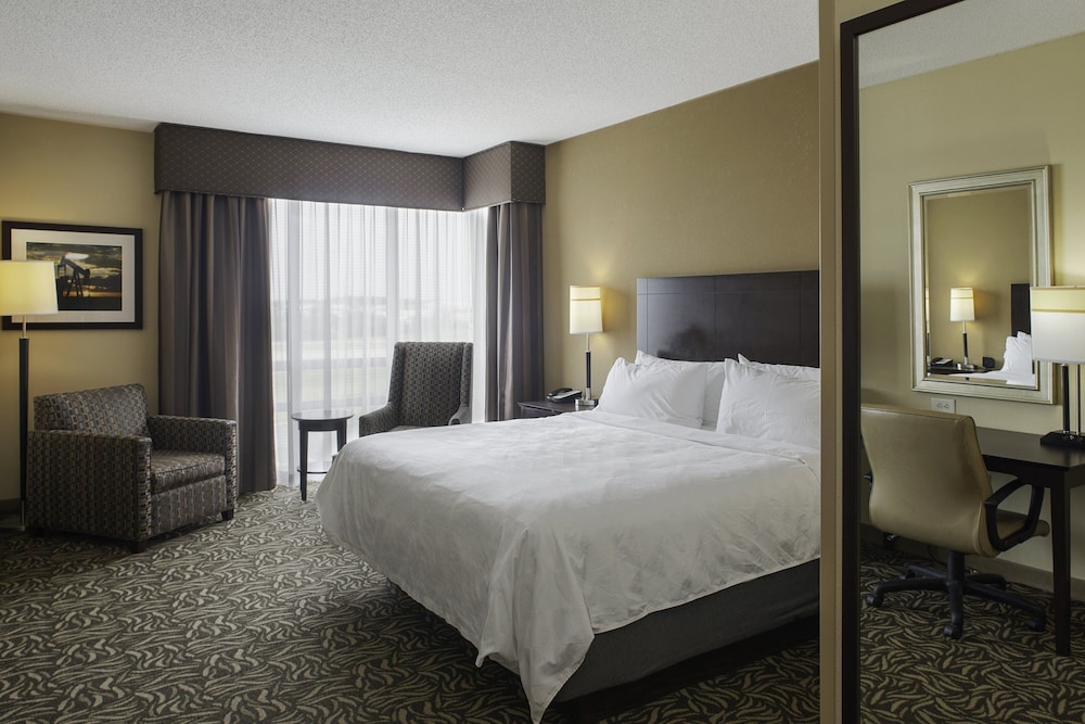 Premium Room, 1 King Bed, Corner - Photo 1