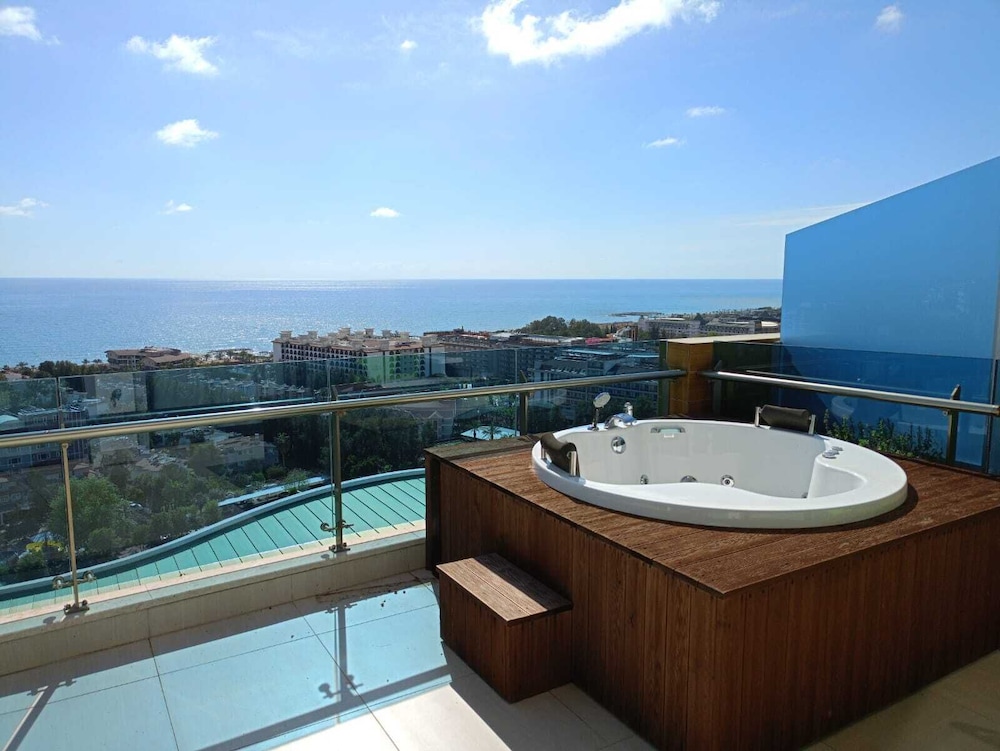 Deluxe Condo, 3 Bedrooms, Non Smoking, Sea View photo 1