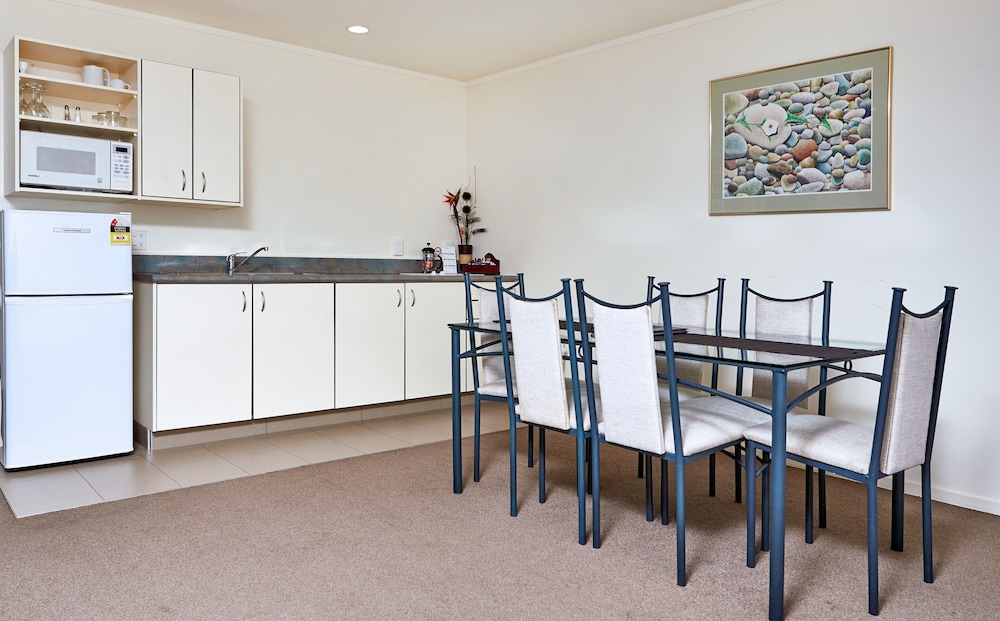 2 Bedroom Suite with Spa Bath photo 3
