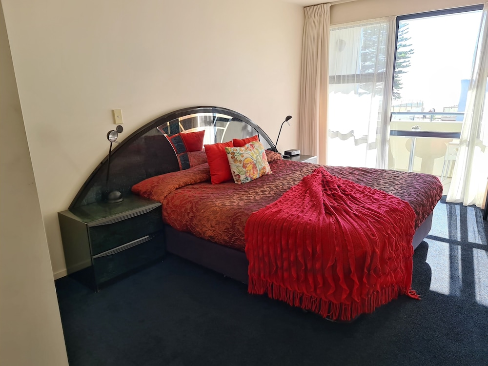1 Bedroom Oceanview Suite photo 2