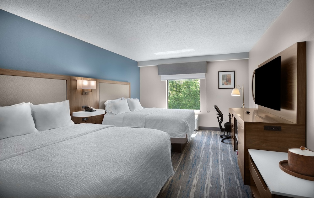Standard room with two queen beds - Photo 2