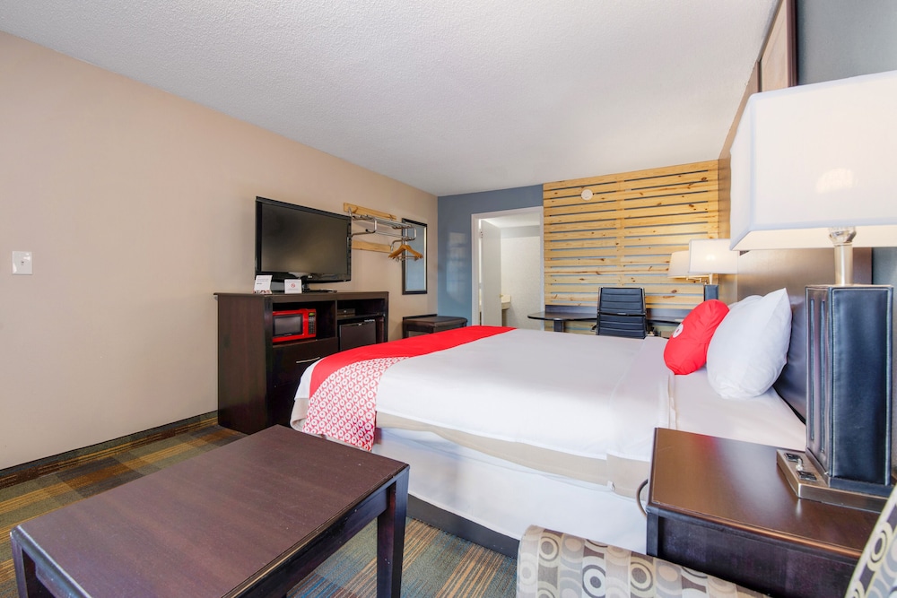 Room, 1 King Bed, Accessible - Photo 3