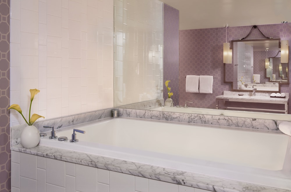 Suite, 1 Bedroom, Jetted Tub - Photo 5