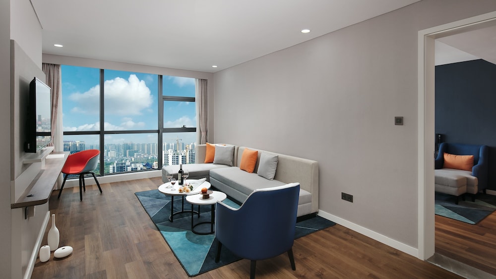 Suite, 1 Bedroom (Living Area) - Photo 4