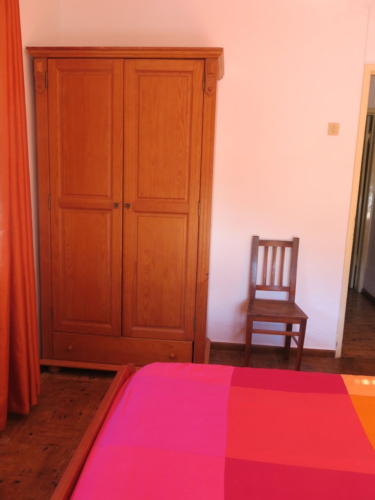 House, 2 Bedrooms photo 2