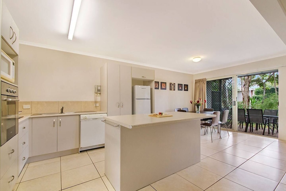 3 Bedroom Poolside Townhouse - Photo 13