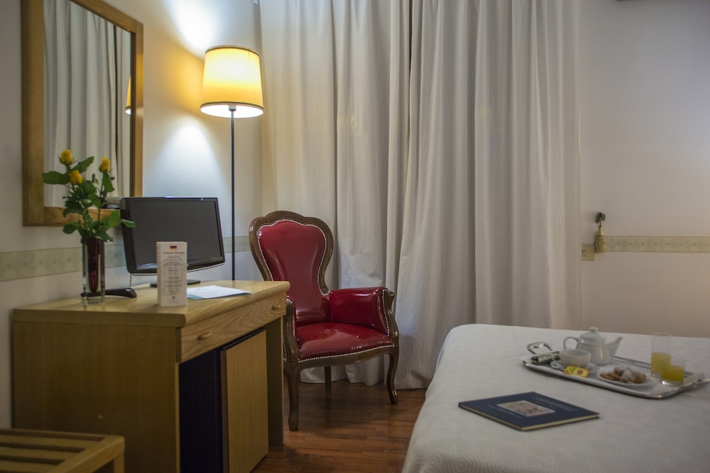 Double or Twin Room - Photo 2