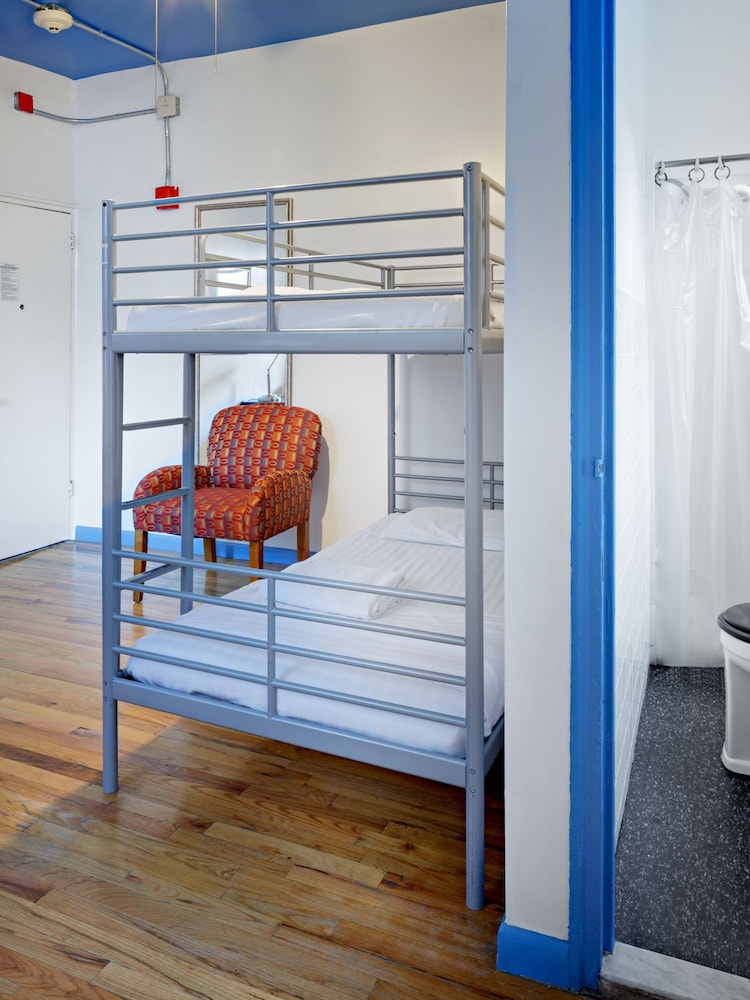Shared Dormitory (1 Bunk Bed in 2 Bed Shared Dorm), Private Bathroom photo 1