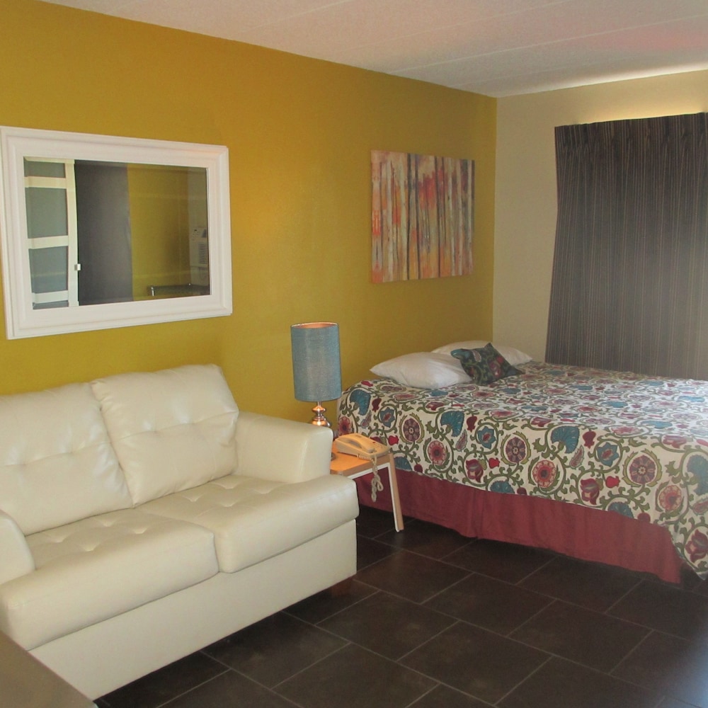 Deluxe Room, 1 Queen Bed photo 3