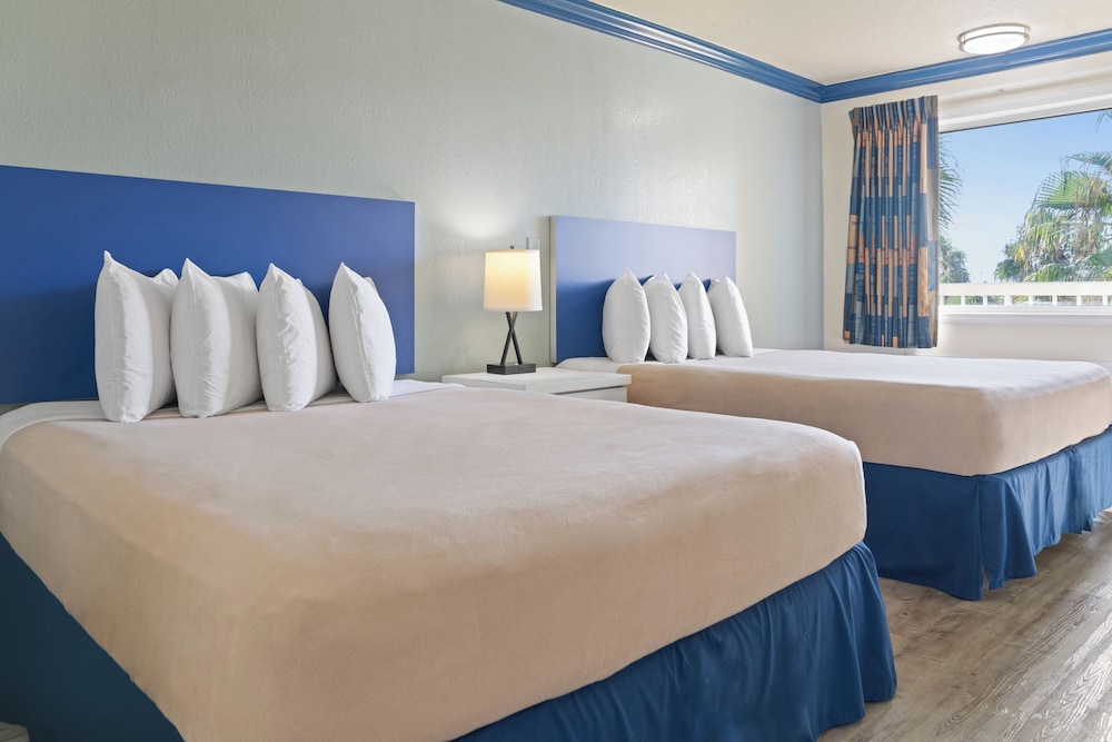 Double Room, 2 Queen Beds, Non Smoking