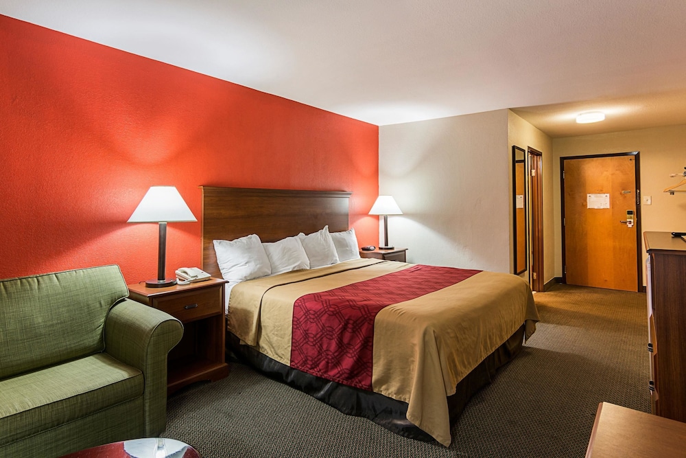 Standard Room, 1 King Bed, Non Smoking - Photo 2
