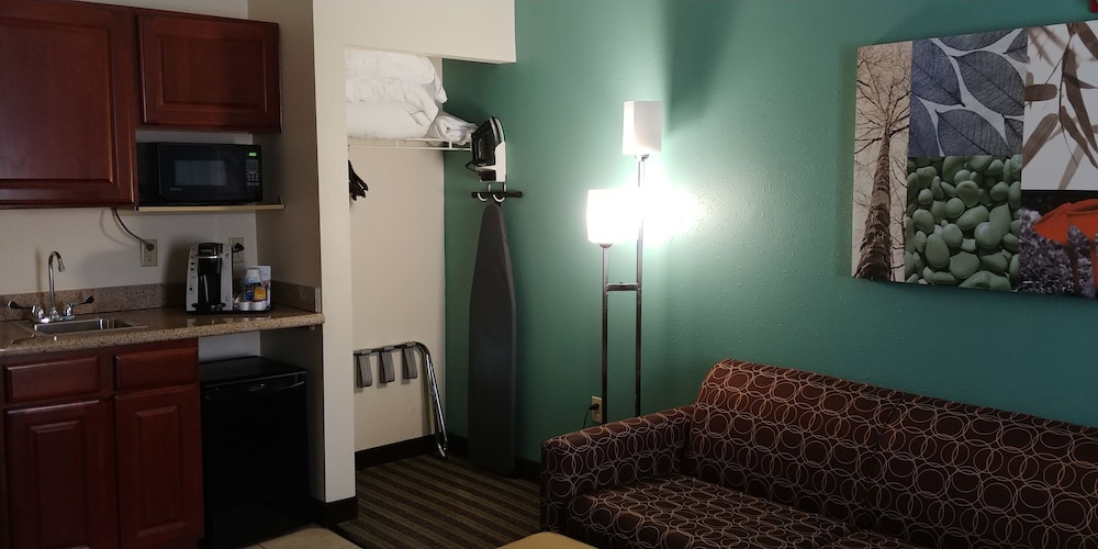 Standard Room, 2 Queen Beds - Photo 6