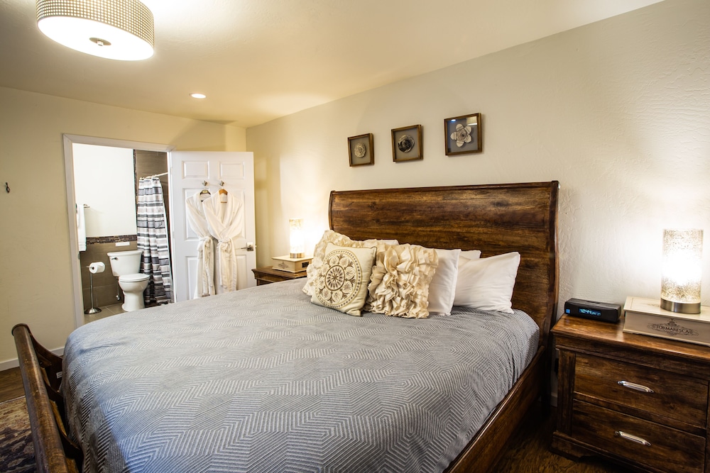 Carriage House King Room