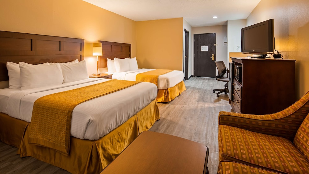 Standard Room, 2 Queen Beds, Non Smoking - Photo 1