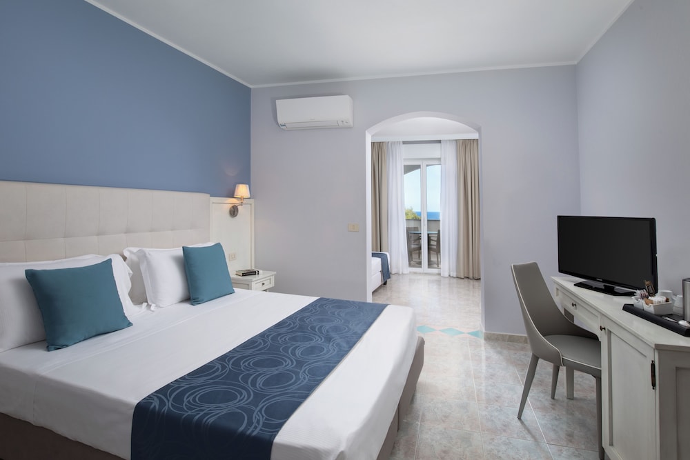 Triple Room, Balcony, Sea View