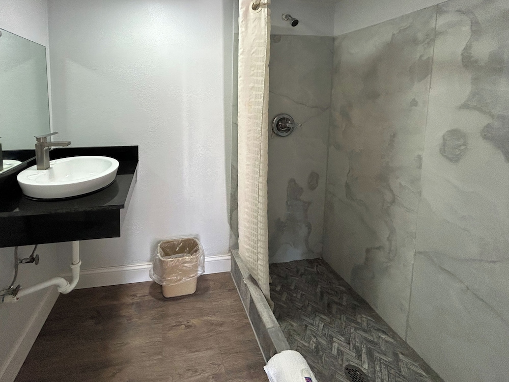 Deluxe Room, 2 Double Beds, Smoking, Refrigerator & Microwave photo 3