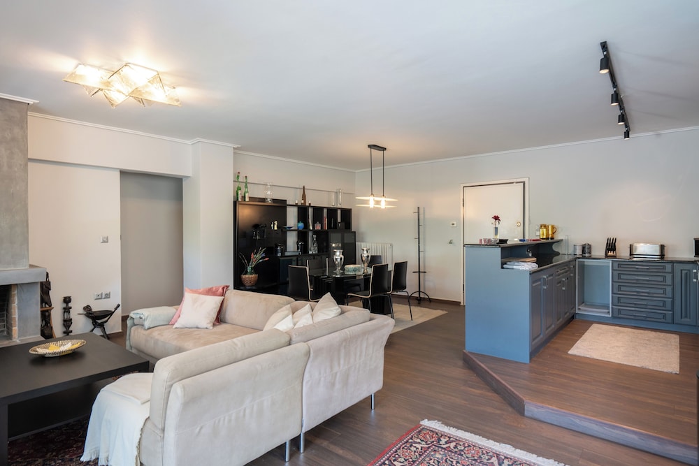 Luxury Apartment photo 2