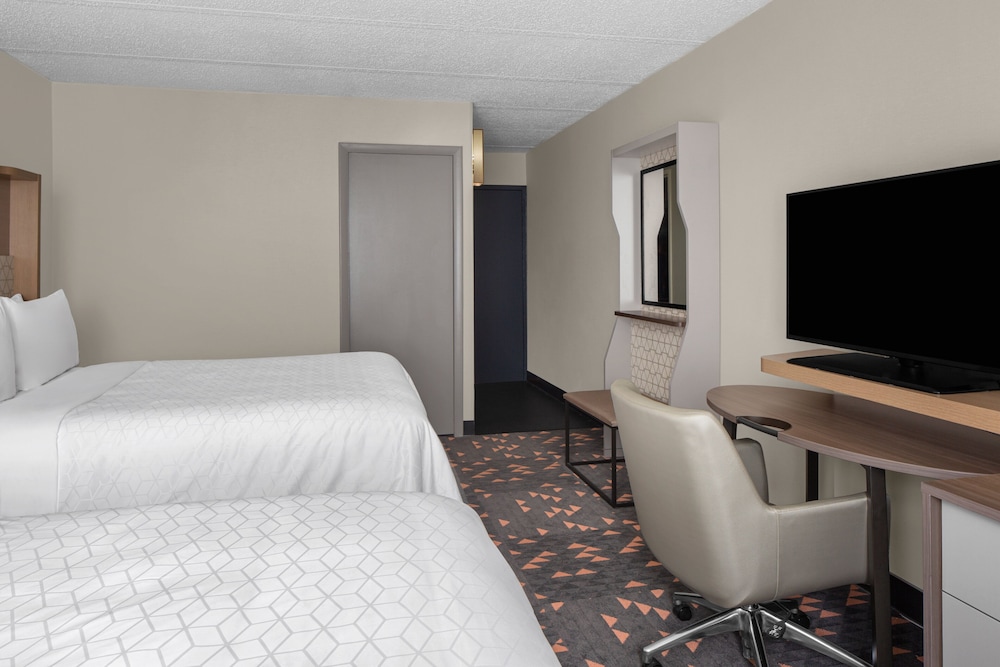 Standard Room, 2 Queen Beds - Photo 1