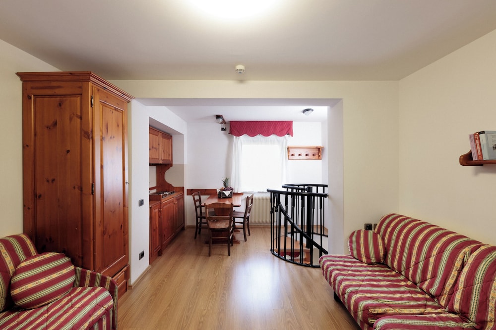 Classic Quadruple Room, 2 Bedrooms, Non Smoking, Hill View