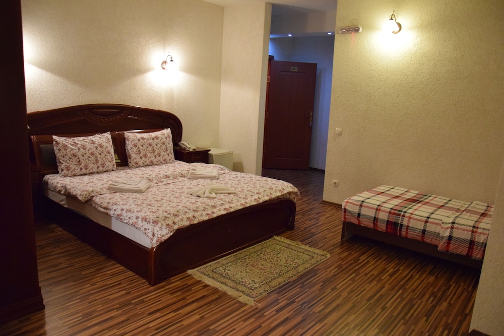 Deluxe Triple Room photo 3