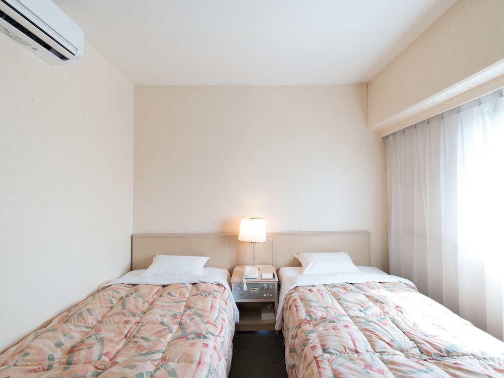 Twin Room, Smoking photo 3
