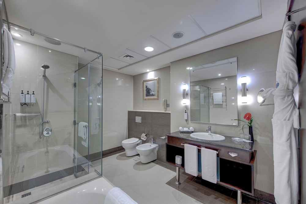 Room, 2 Twin Beds (Club Rotana Guest Room) photo 2