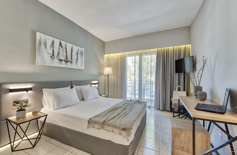 Premium Room, Pool View (Double/ Triple/ Quad)