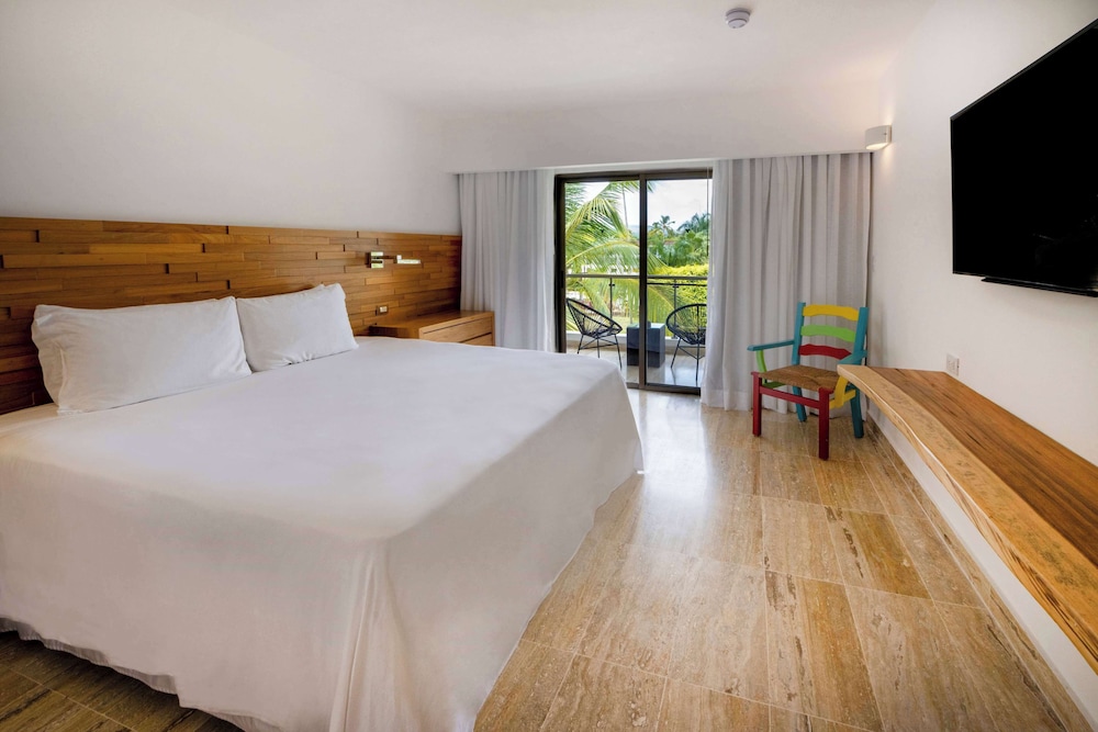 V Rooms, 1 King Bed, Non-Smoking