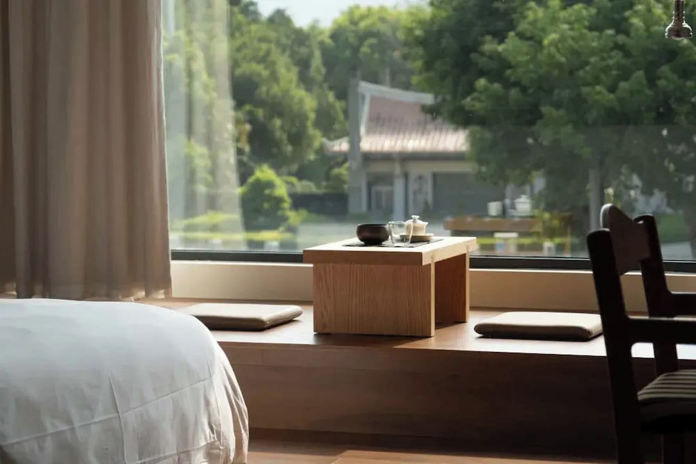 Business Suite, Hill View