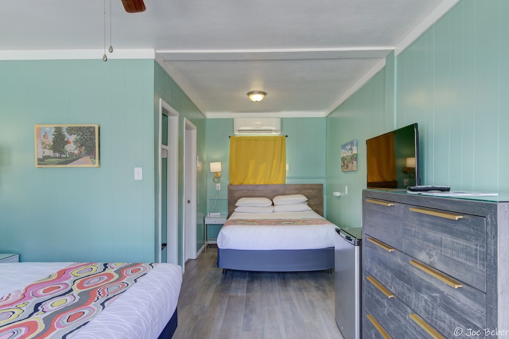 Classic Room, 2 Queen Beds, Non Smoking photo 3