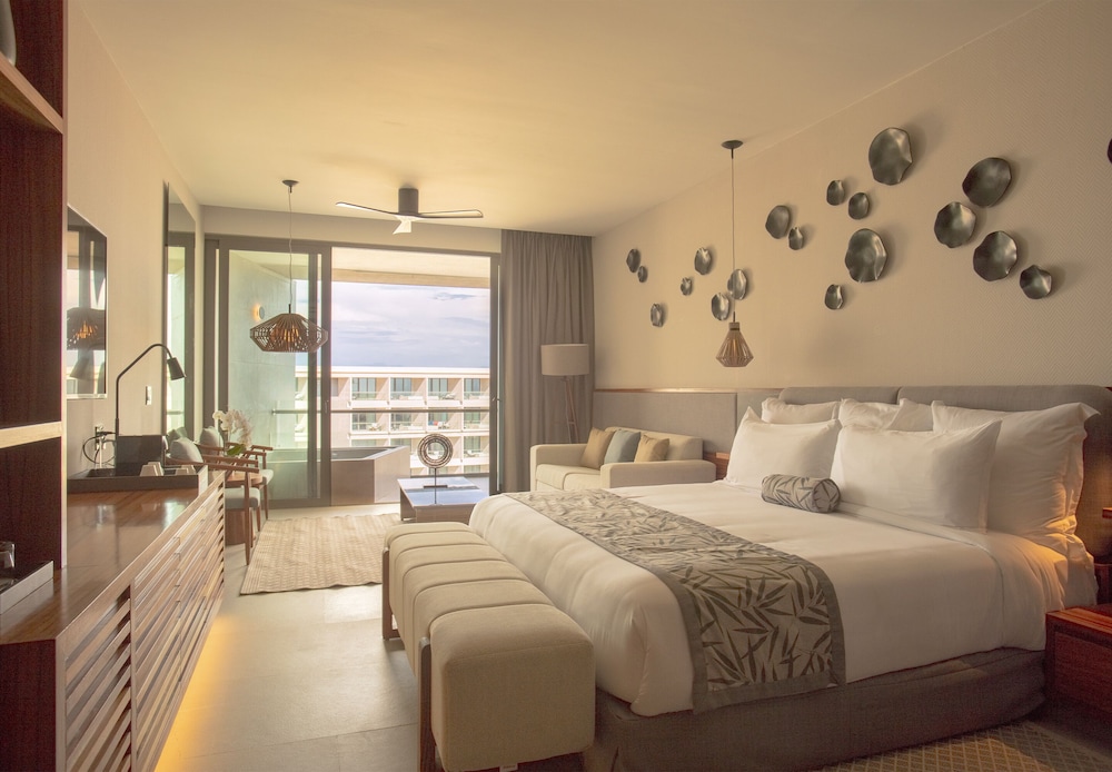 Preferred Club Jr Suite Panoramic View King