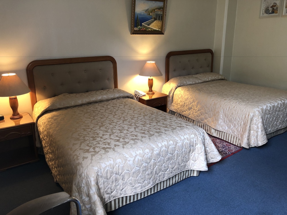 Basic Double Room, 2 Double Beds, Non Smoking photo 2