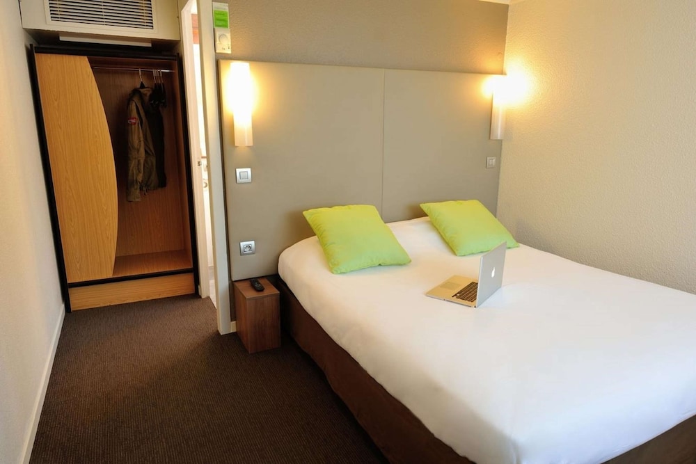 Standard Room, 2 Twin Beds (1 Junior Bed Up To 10 Years) photo 2